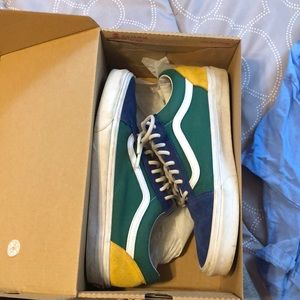 Yacht Club Vans